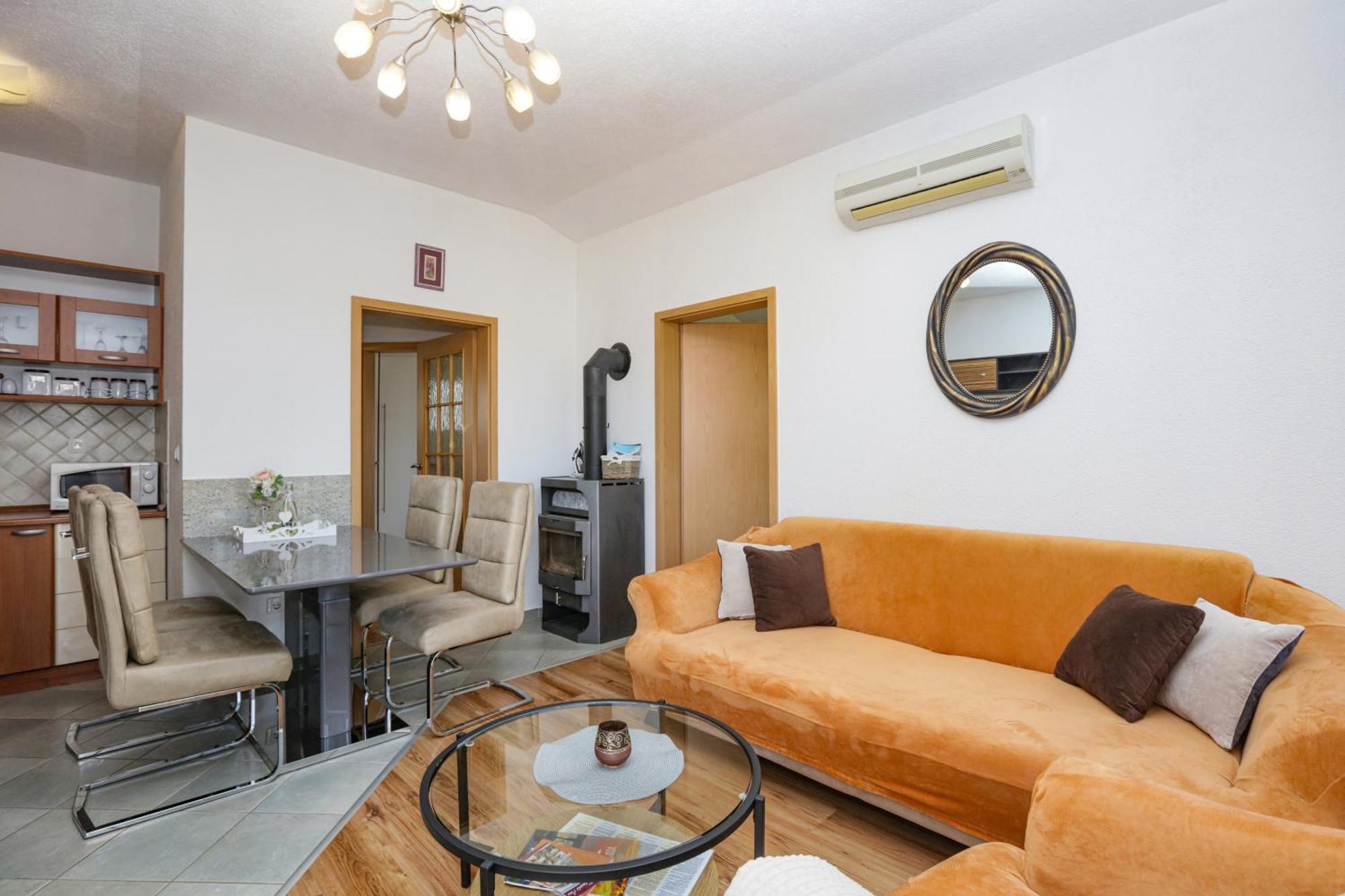 Apartament With A Parking Space - 13973 Vodice
